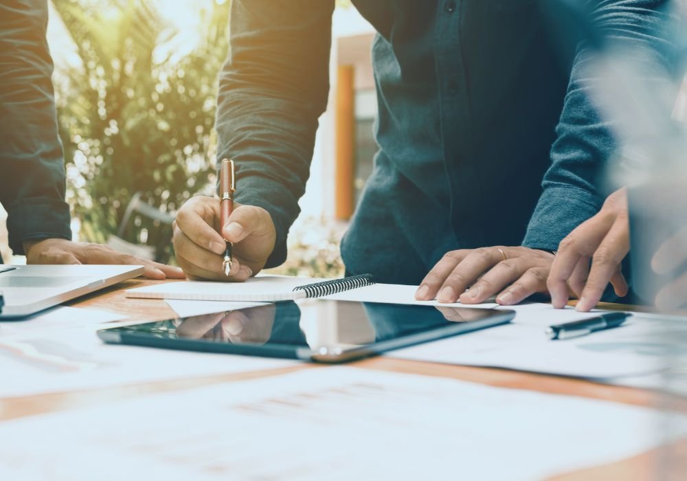 Team members collaborating at Kintek